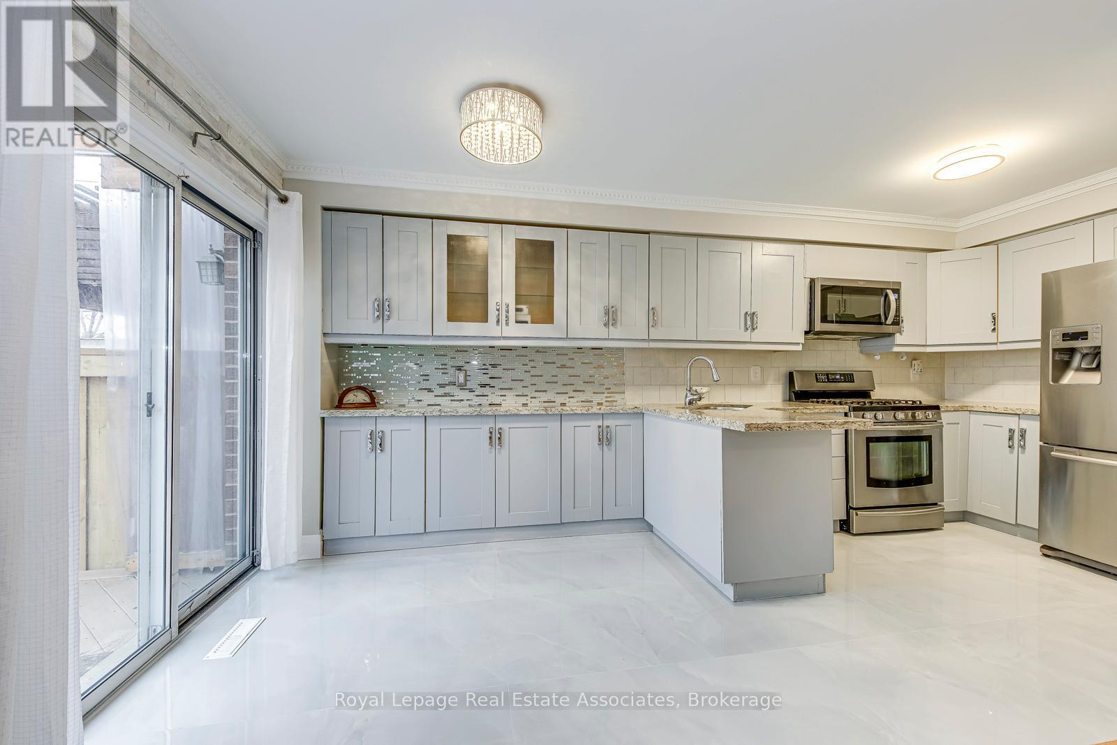 6978 Lisanne Court, Mississauga, Ontario  L5N 6Z7 - Photo 20 - W13185324