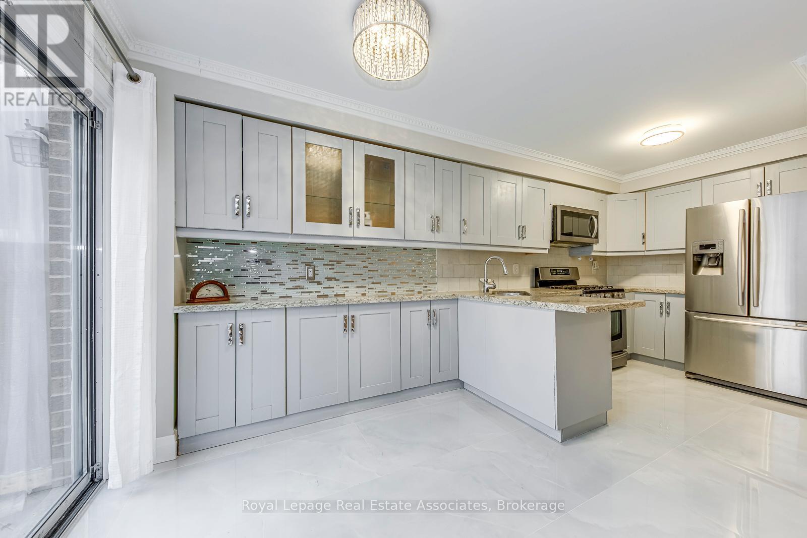 6978 Lisanne Court, Mississauga, Ontario  L5N 6Z7 - Photo 21 - W13185324