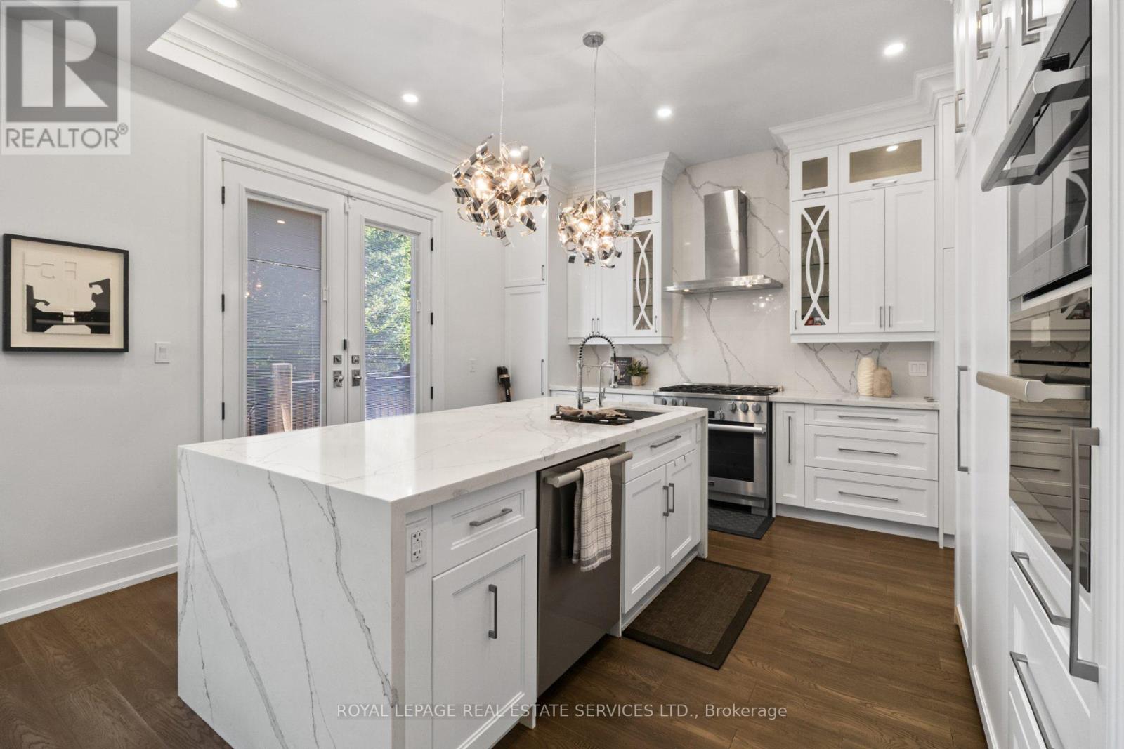 5 Kirk Bradden Avenue W, Toronto, Ontario  M8Y 2G1 - Photo 14 - W13185640