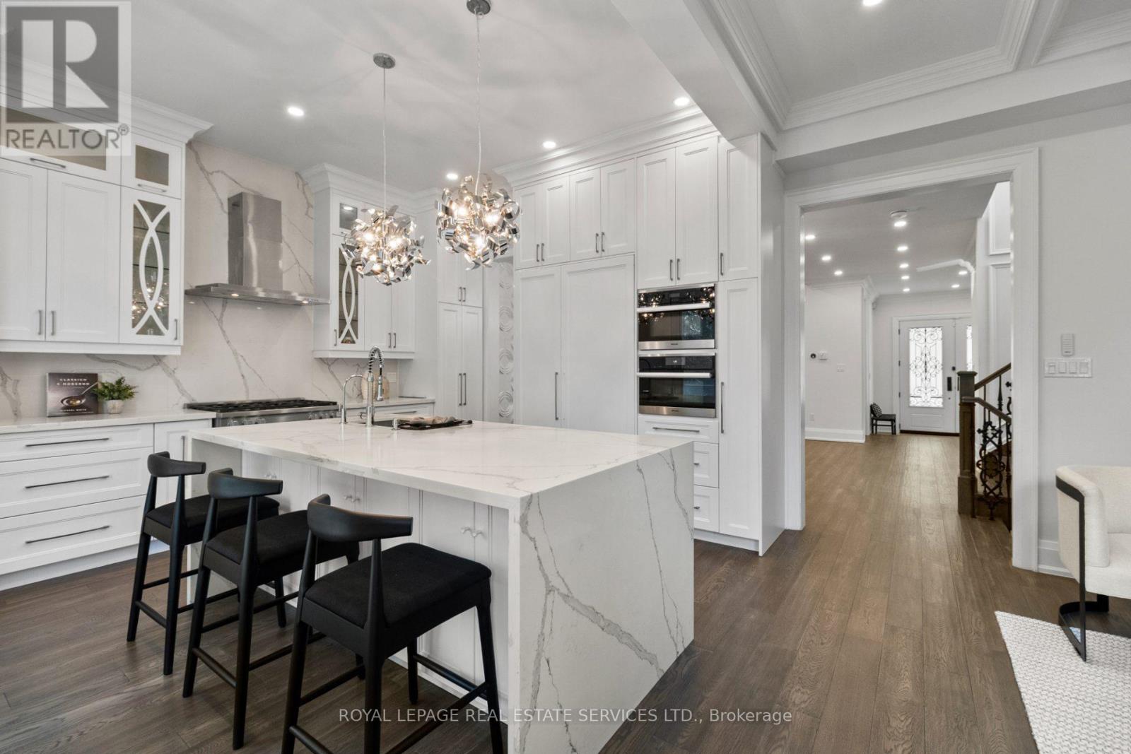 5 Kirk Bradden Avenue W, Toronto, Ontario  M8Y 2G1 - Photo 15 - W13185640