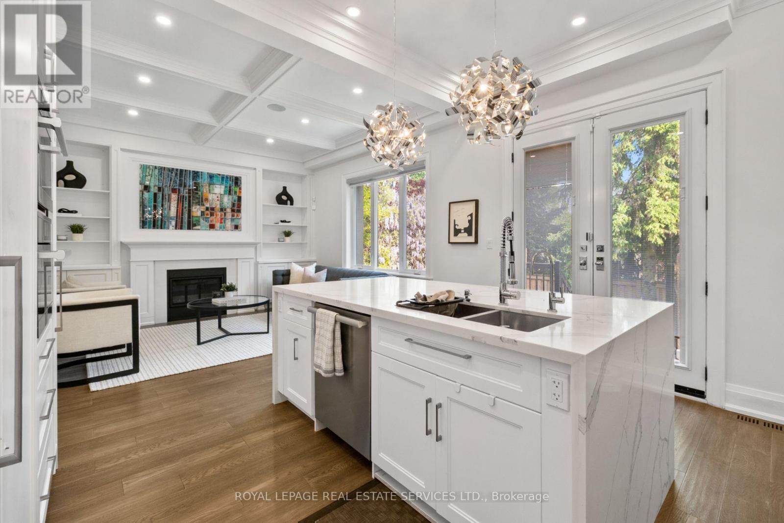 5 Kirk Bradden Avenue W, Toronto, Ontario  M8Y 2G1 - Photo 17 - W13185640