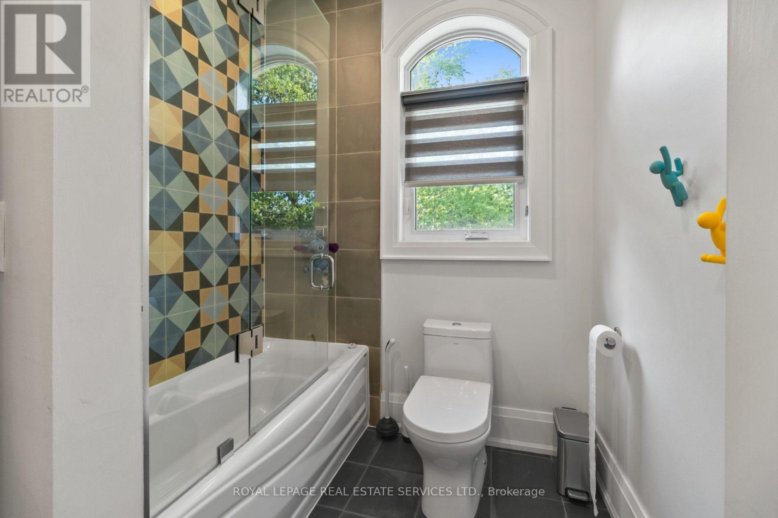 5 Kirk Bradden Avenue W, Toronto, Ontario  M8Y 2G1 - Photo 30 - W13185640