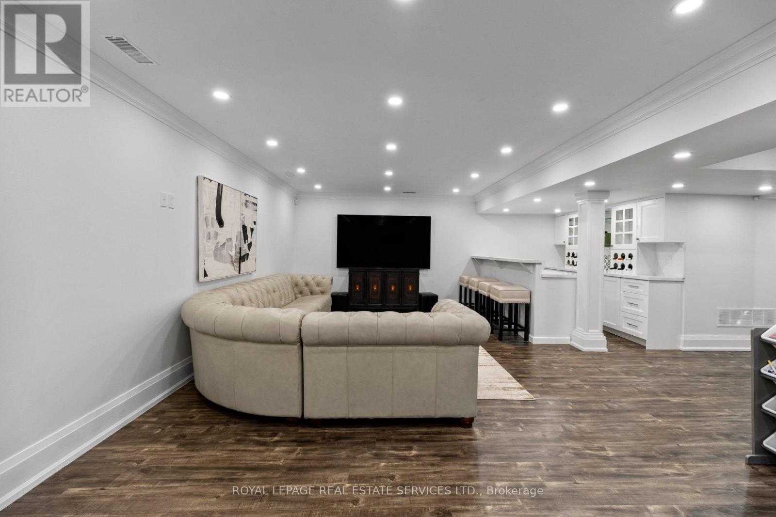 5 Kirk Bradden Avenue W, Toronto, Ontario  M8Y 2G1 - Photo 34 - W13185640