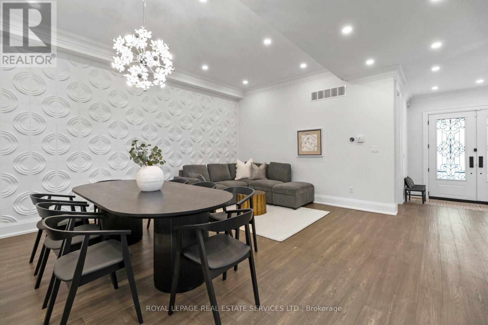 5 Kirk Bradden Avenue W, Toronto, Ontario  M8Y 2G1 - Photo 7 - W13185640