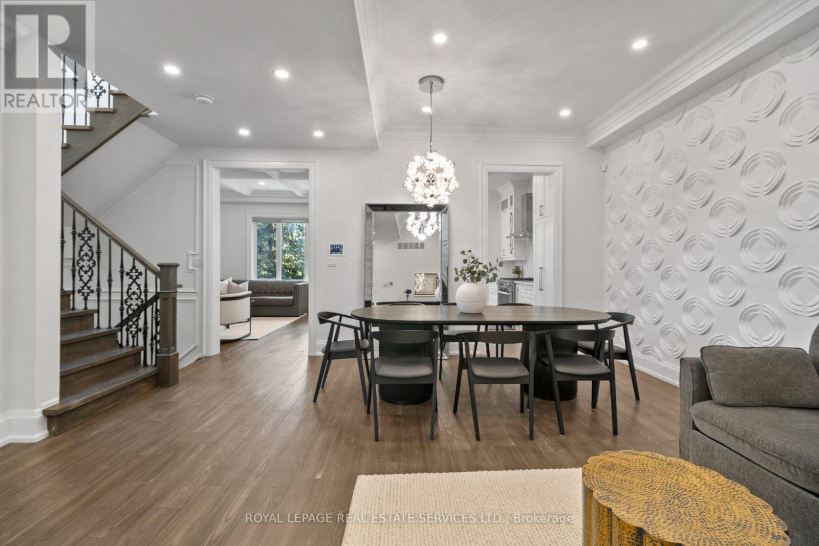 5 Kirk Bradden Avenue W, Toronto, Ontario  M8Y 2G1 - Photo 8 - W13185640