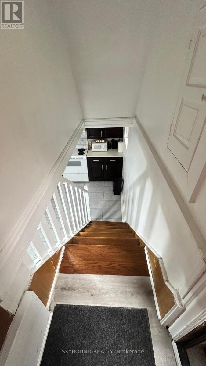 Lower - 8 Runnymede Road, Toronto, Ontario  M6S 2Y2 - Photo 18 - W13185962