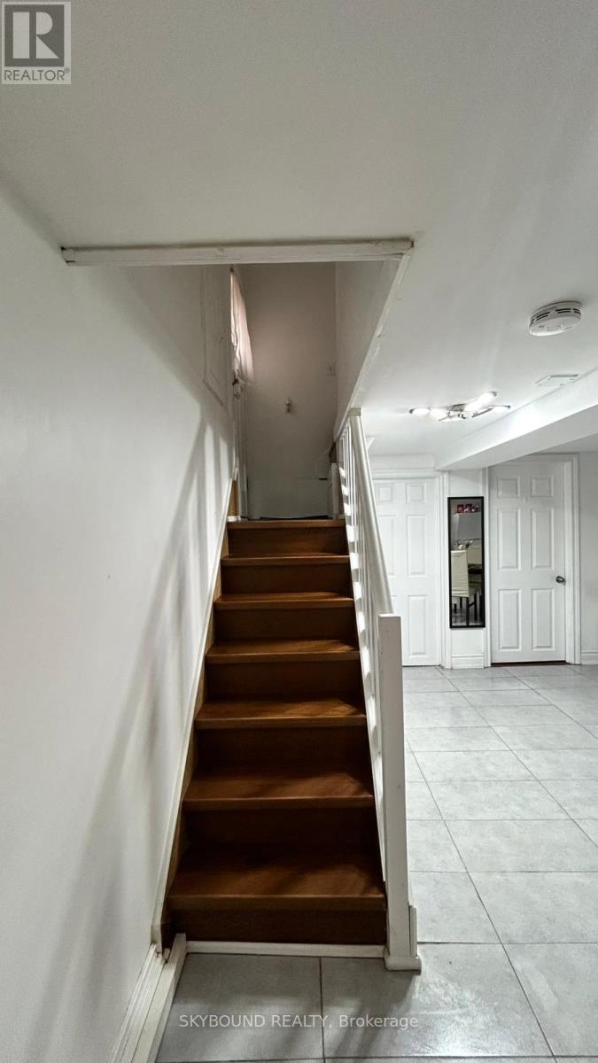 Lower - 8 Runnymede Road, Toronto, Ontario  M6S 2Y2 - Photo 19 - W13185962