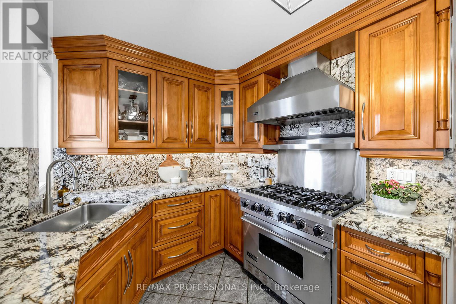 96 Brandon Avenue, Toronto, Ontario  M6H 2E1 - Photo 10 - W13186048