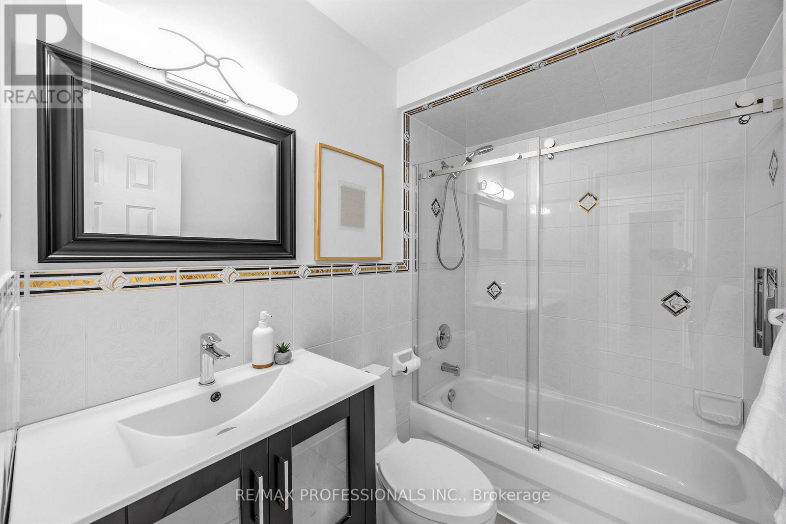 96 Brandon Avenue, Toronto, Ontario  M6H 2E1 - Photo 15 - W13186048