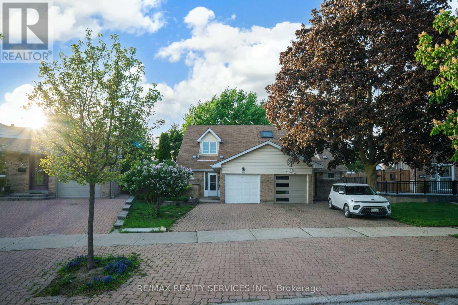 129 SALISBURY CIRCLE, Brampton, Ontario
