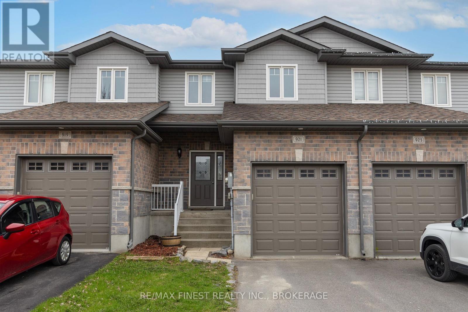 921 BLOSSOM STREET, Kingston, Ontario