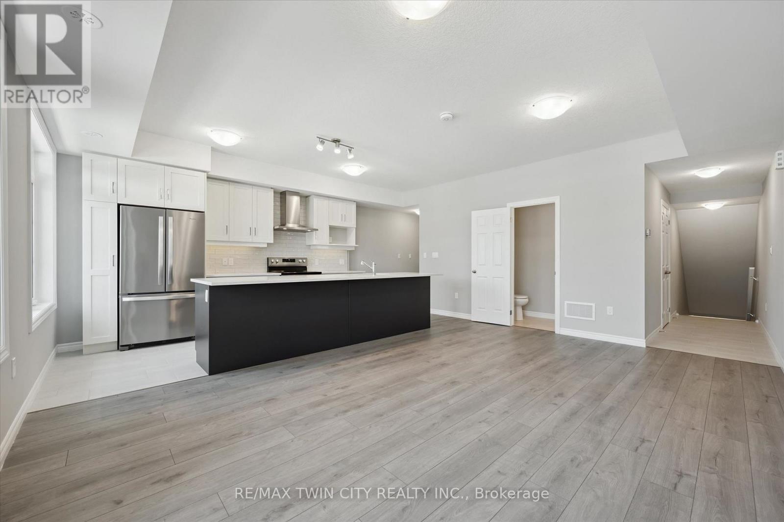 9 Lomond Lane, Kitchener, Ontario  N2R 0T6 - Photo 6 - X13185642