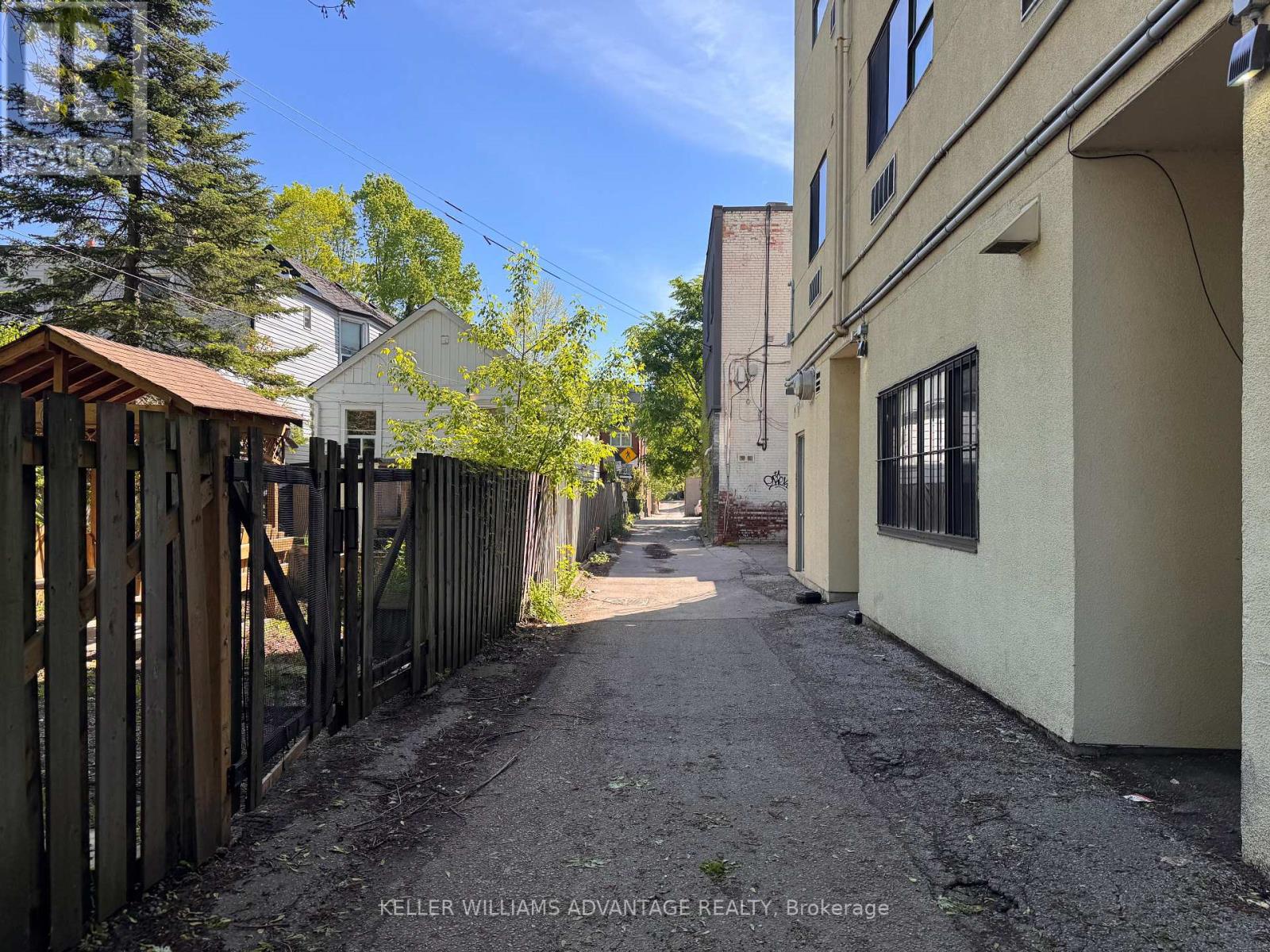 12r Hastings Avenue, Toronto, Ontario  M4M 3C7 - Photo 6 - E12965162