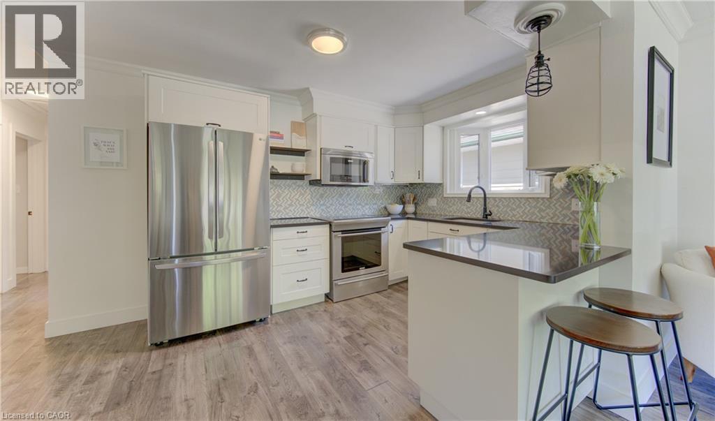 527 Fallingbrook Drive, Waterloo, Ontario N2L 4N2 - Photo 13 - 40833804