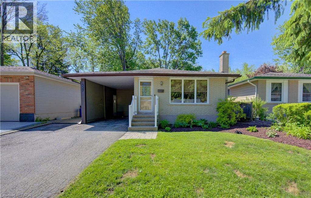 527 Fallingbrook Drive, Waterloo, Ontario N2L 4N2 - Photo 3 - 40833804