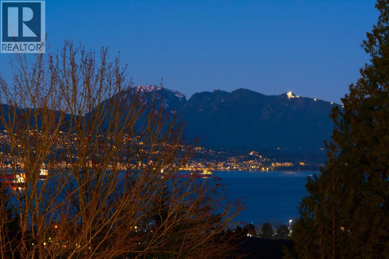 4426 W 4th Avenue, Vancouver, British Columbia  V6R 1R1 - Photo 3 - R3128528