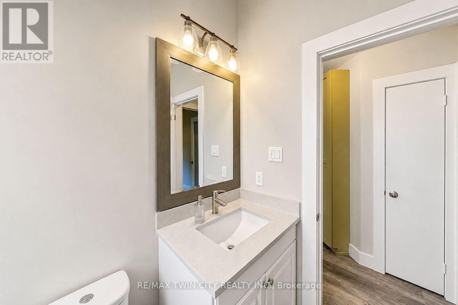 8 Delrex Boulevard, Halton Hills, Ontario  L7G 3X6 - Photo 15 - W13143430