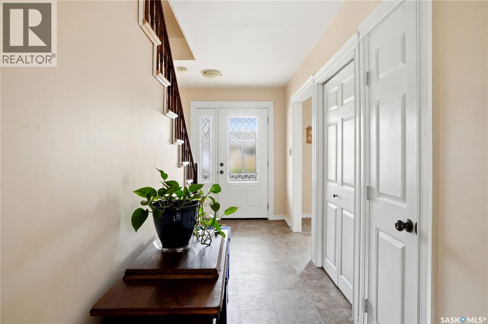 1456 Shannon Road, Regina, Saskatchewan  S4S 5L5 - Photo 2 - SK037133