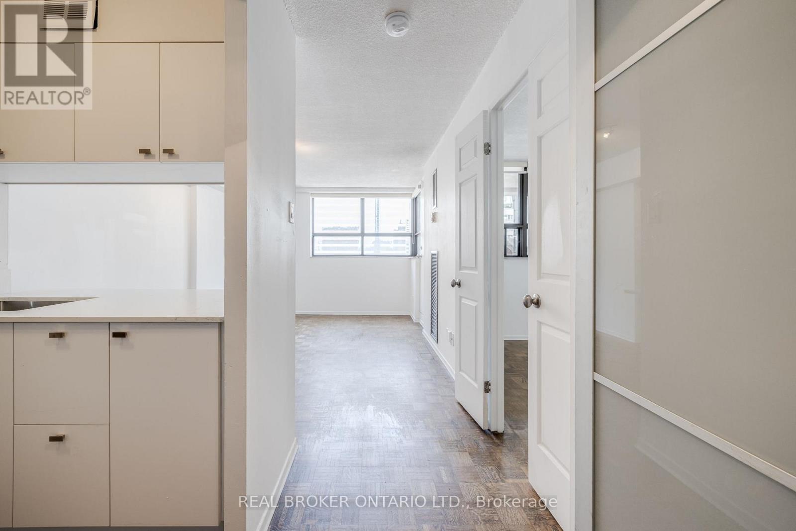 708 - 105 MC CAUL STREET, Toronto, Ontario