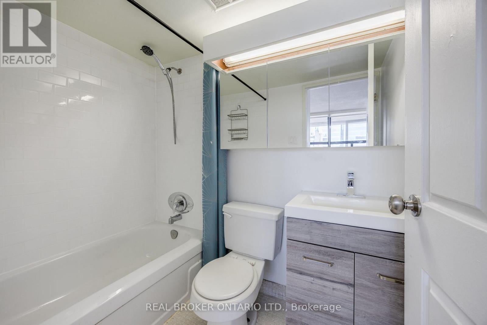 708 - 105 Mc Caul Street, Toronto, Ontario  M5T 2X4 - Photo 13 - C13186276
