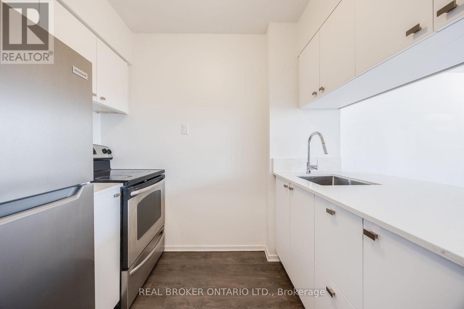 708 - 105 Mc Caul Street, Toronto, Ontario  M5T 2X4 - Photo 2 - C13186276
