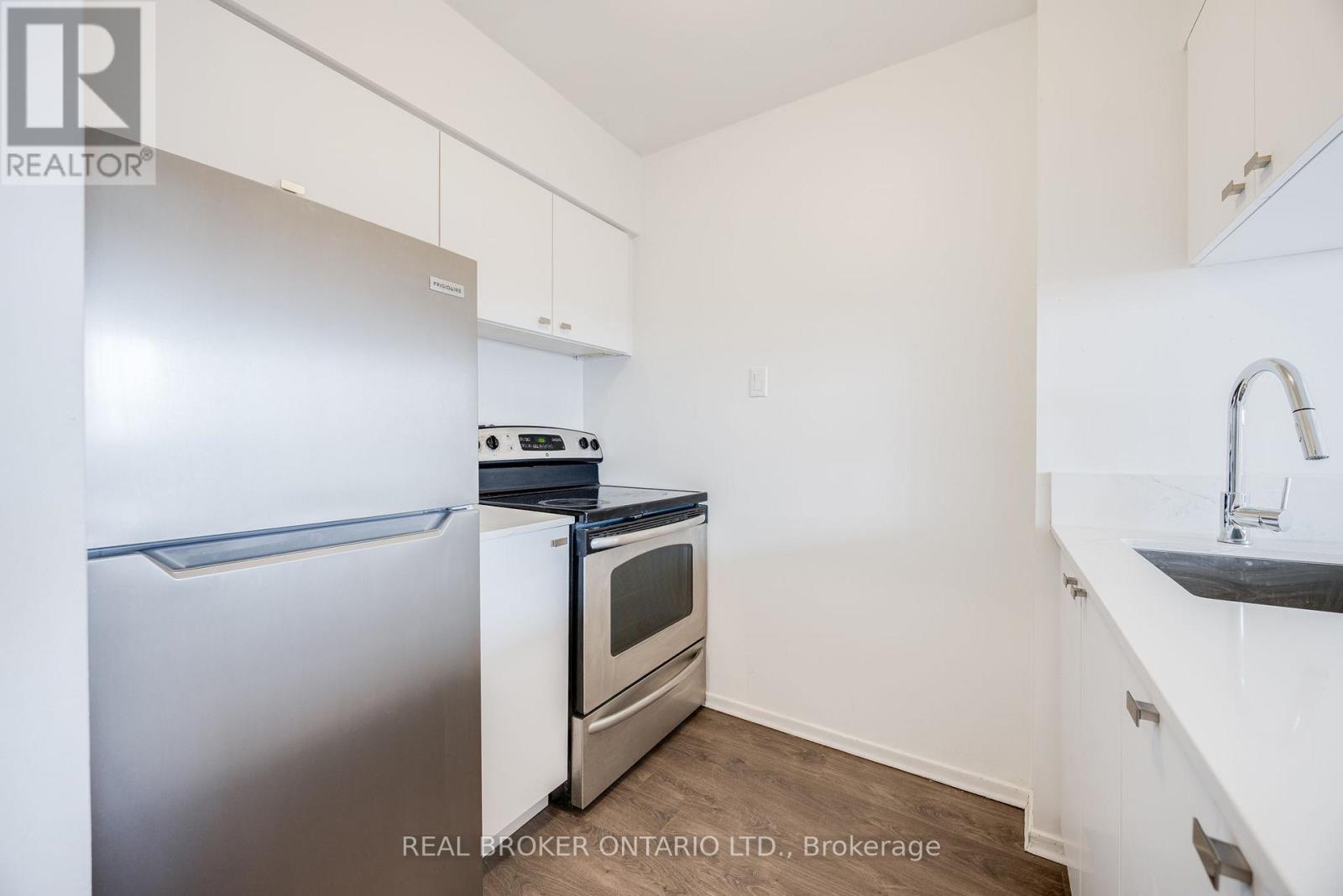 708 - 105 Mc Caul Street, Toronto, Ontario  M5T 2X4 - Photo 3 - C13186276