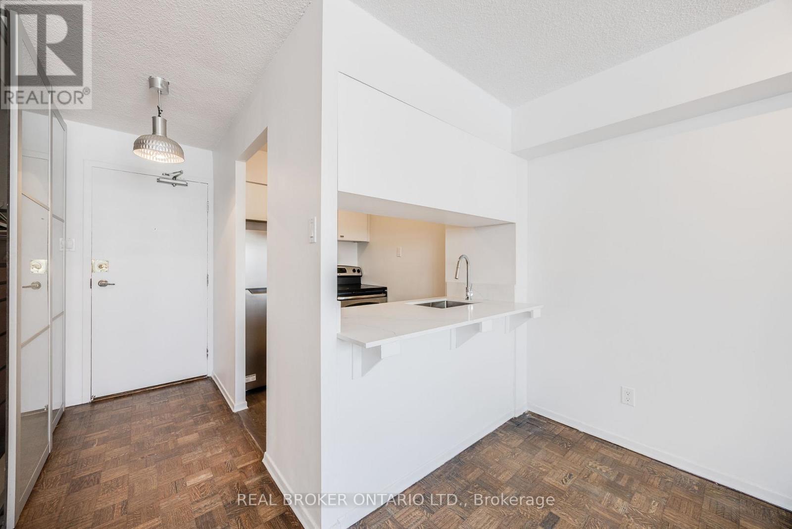708 - 105 Mc Caul Street, Toronto, Ontario  M5T 2X4 - Photo 5 - C13186276