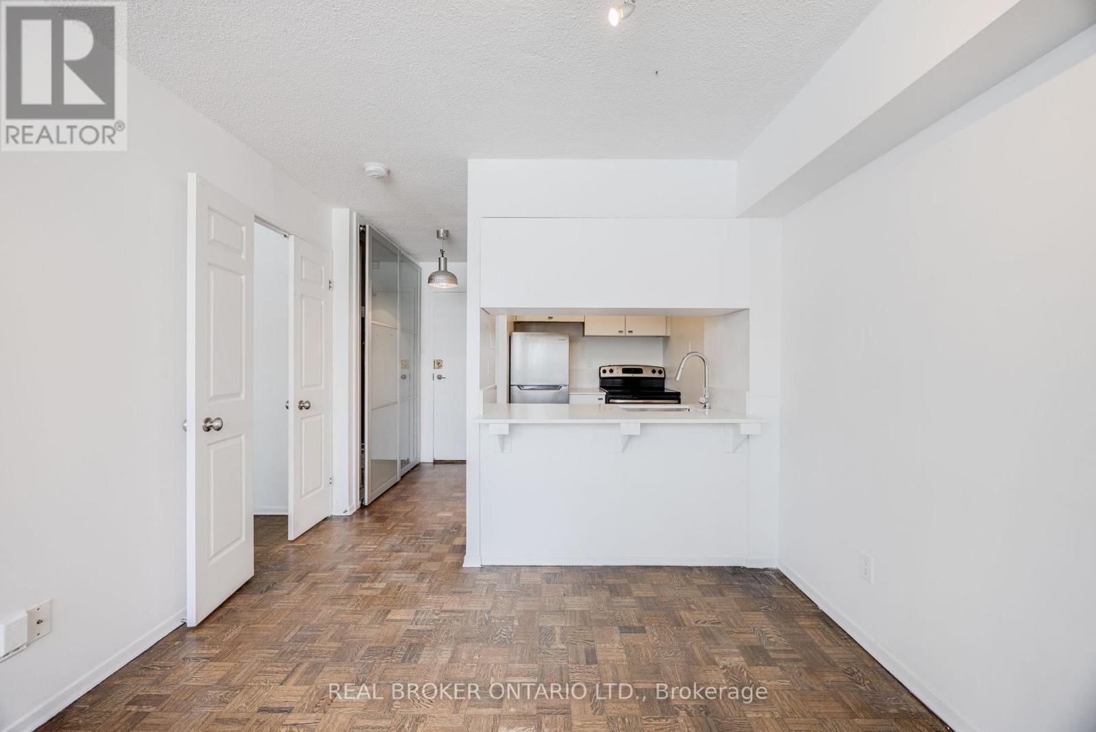 708 - 105 Mc Caul Street, Toronto, Ontario  M5T 2X4 - Photo 6 - C13186276