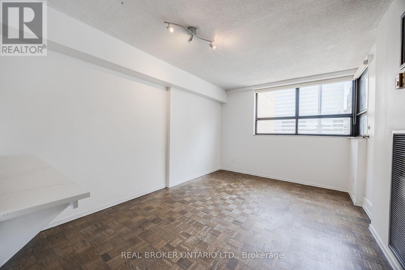 708 - 105 Mc Caul Street, Toronto, Ontario  M5T 2X4 - Photo 7 - C13186276