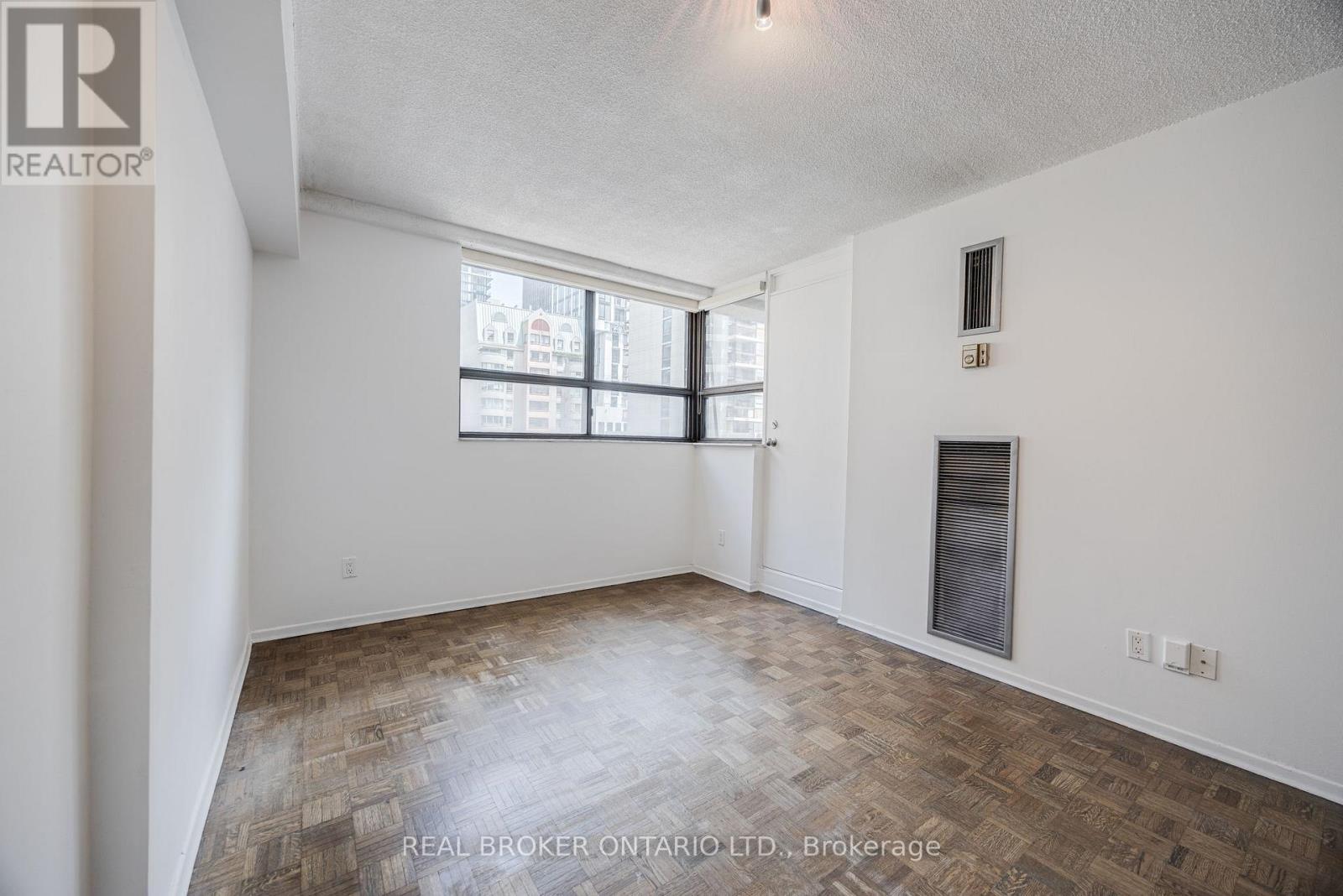 708 - 105 Mc Caul Street, Toronto, Ontario  M5T 2X4 - Photo 8 - C13186276