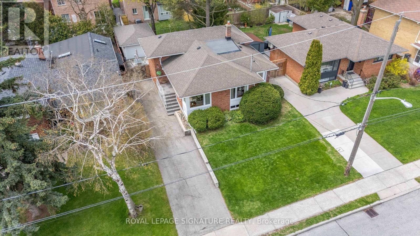 16 Shrewsbury Square, Toronto, Ontario  M1T 1L2 - Photo 5 - E13186594