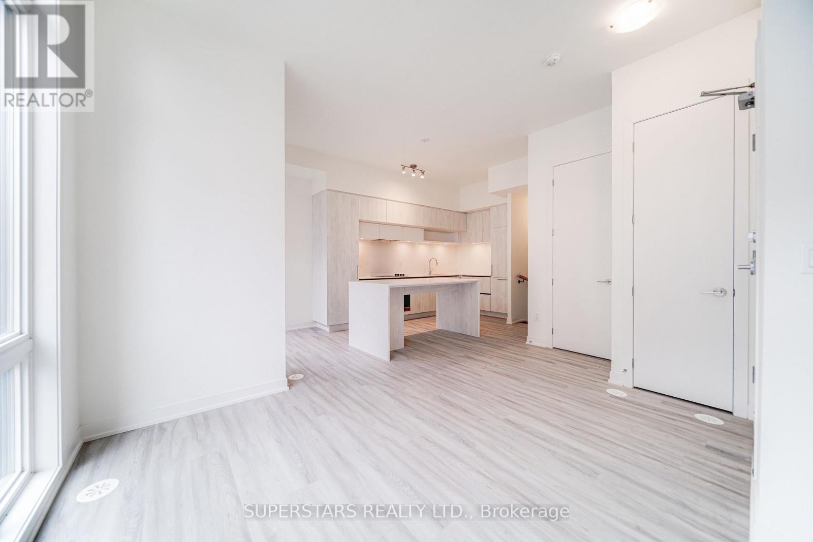 1005 - 14 David Eyer Road, Richmond Hill, Ontario  L4S 0N2 - Photo 5 - N13186420