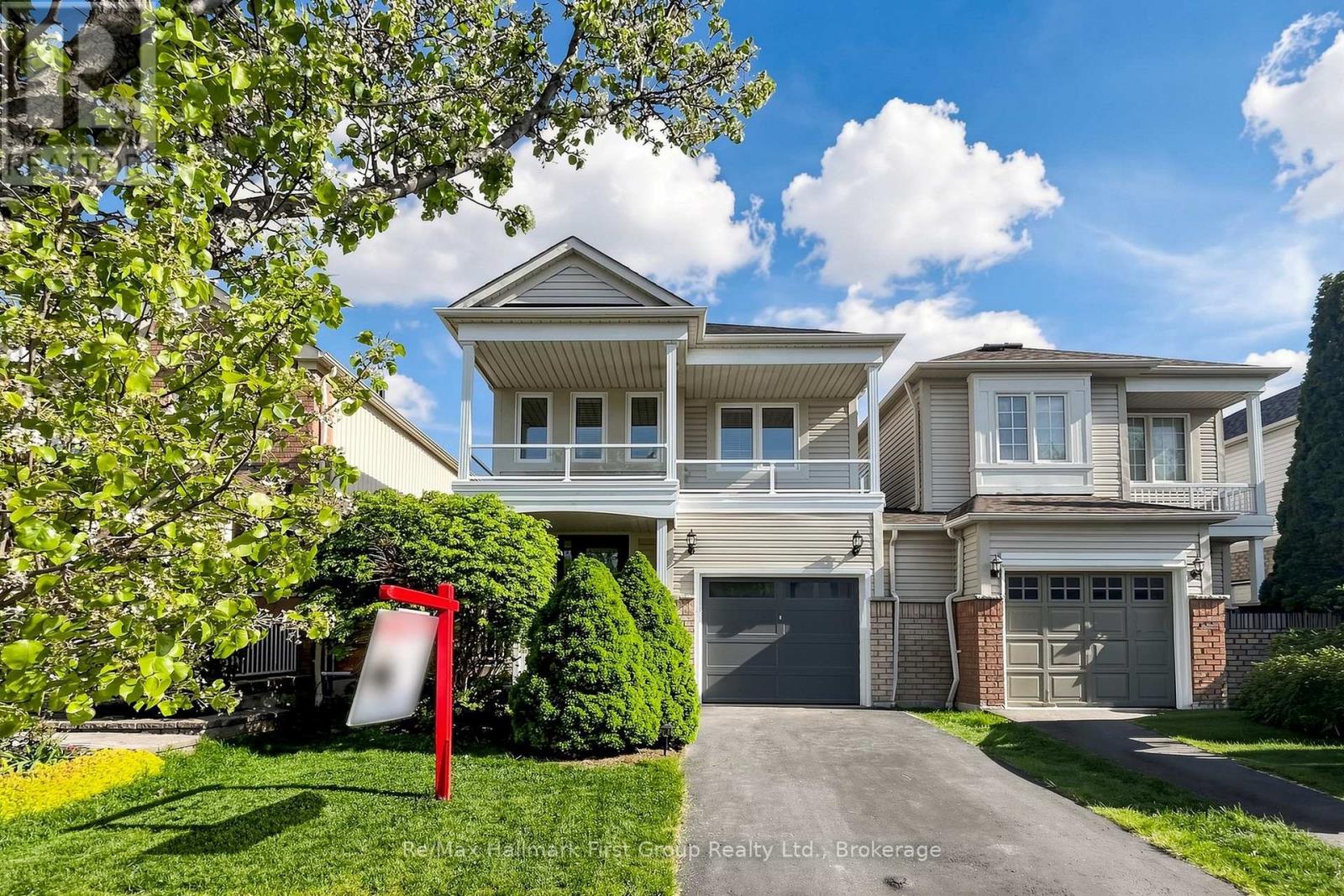 27 ROBIDEAU PLACE, Whitby, Ontario