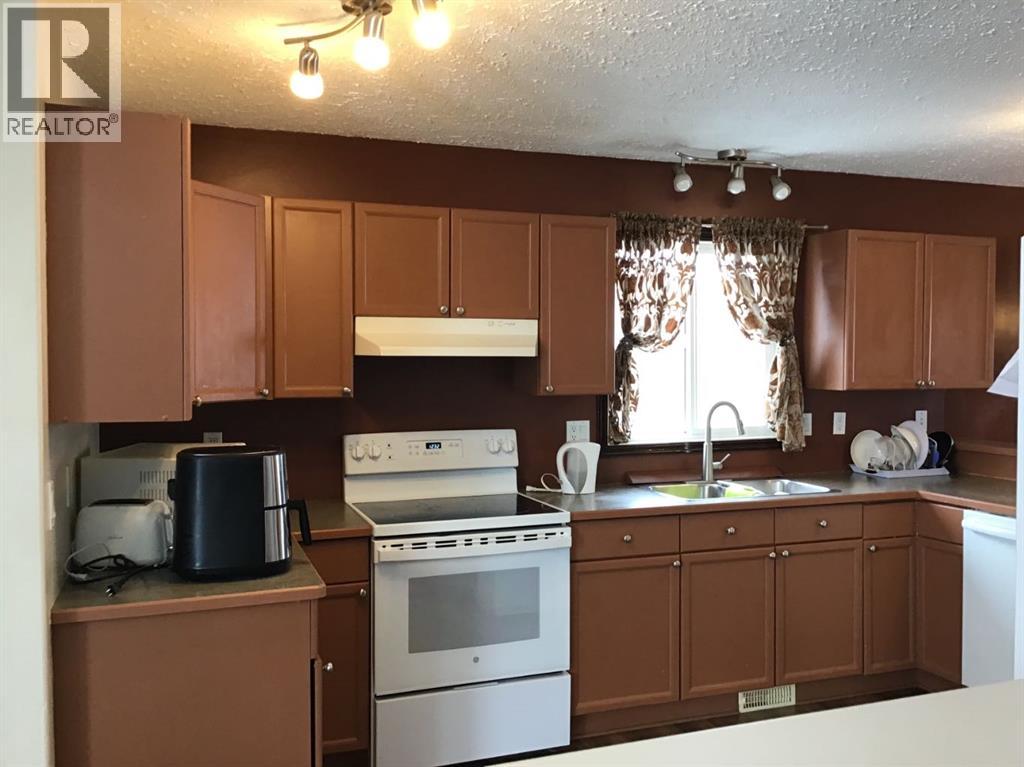 22 Kreiner Crescent, Whitecourt, Alberta  T7S 1X5 - Photo 2 - A2293087