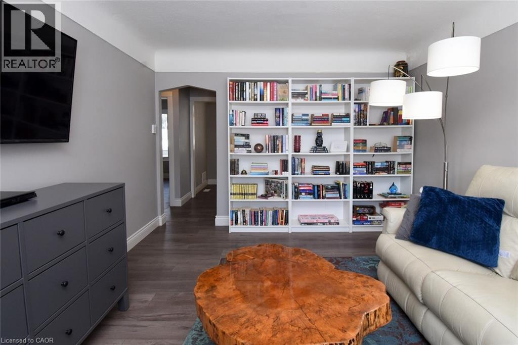 302 East 27th Street, Hamilton, Ontario  L8V 3G6 - Photo 5 - 40814530