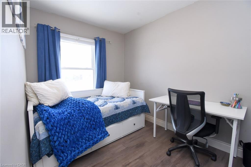 302 East 27th Street, Hamilton, Ontario  L8V 3G6 - Photo 15 - 40814530