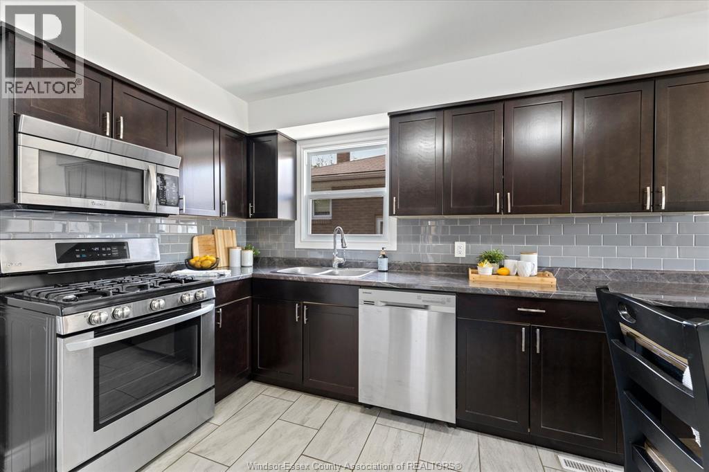 1531 Labadie, Windsor, Ontario N8Y 4H3 - Photo 11 - 26012282