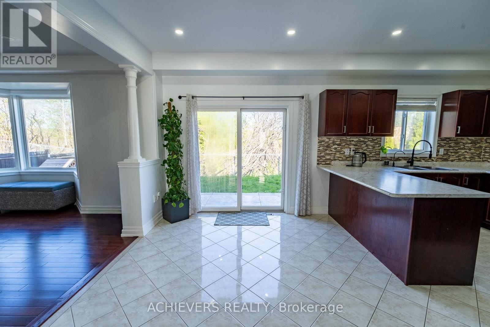 19 Thrushwood Drive, Barrie, Ontario  L4N 0Z1 - Photo 12 - S13136636