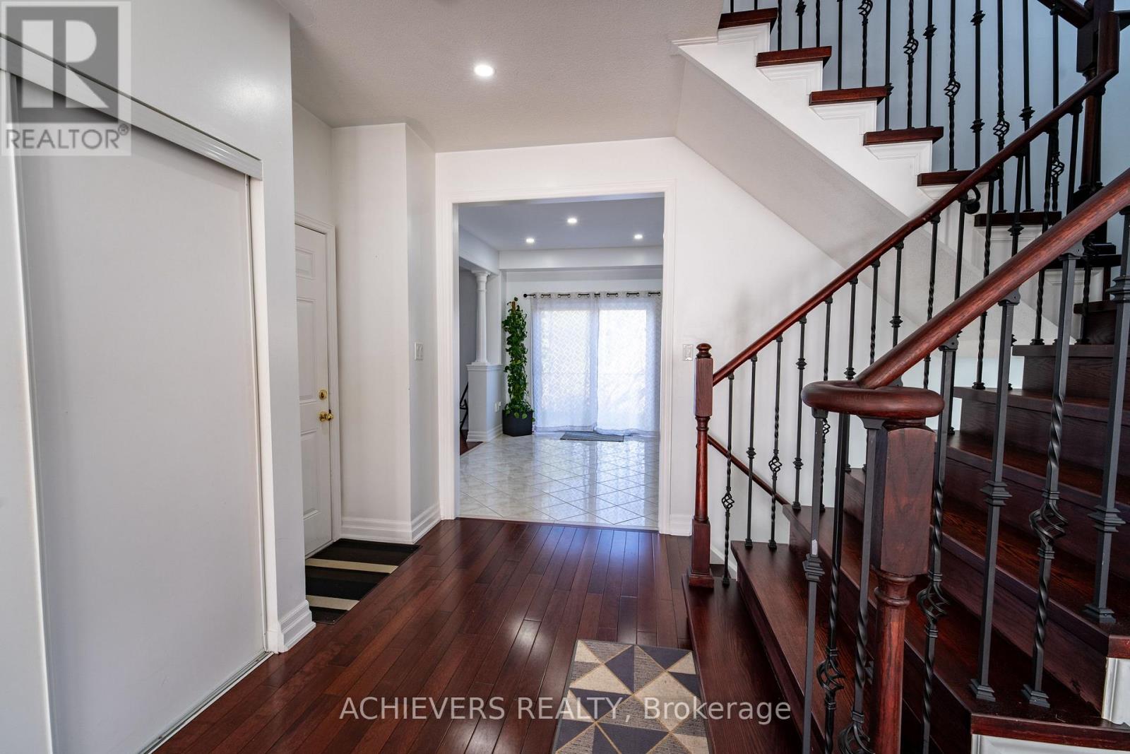 19 Thrushwood Drive, Barrie, Ontario  L4N 0Z1 - Photo 8 - S13136636