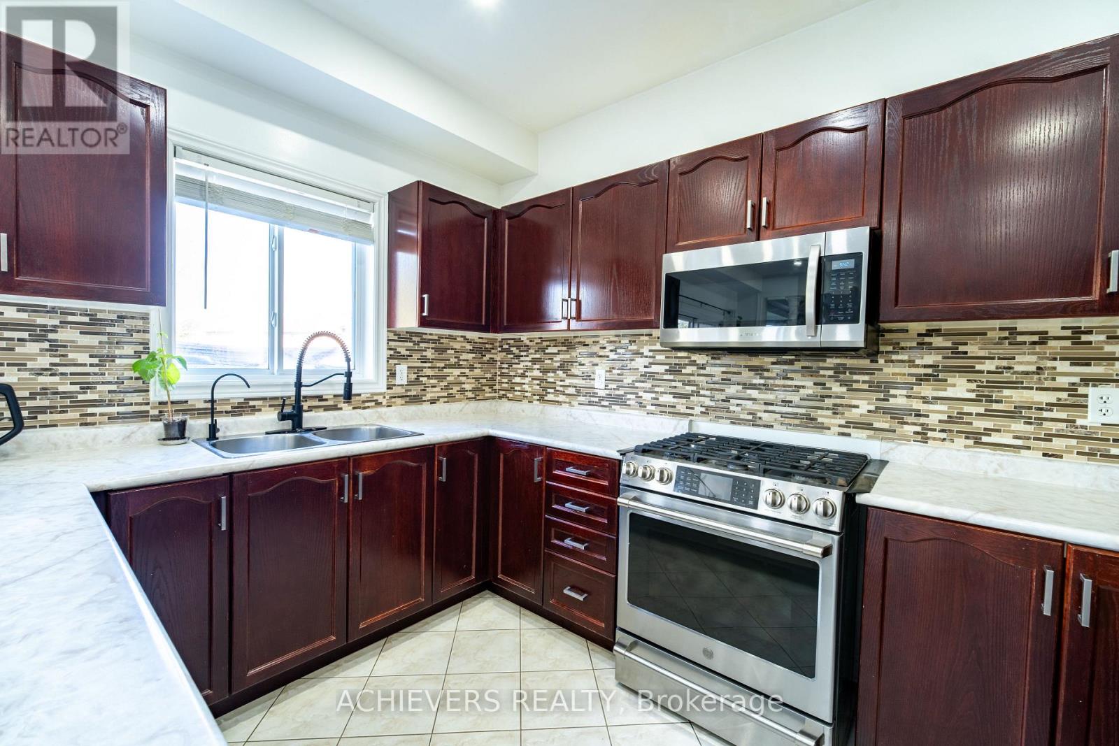 19 Thrushwood Drive, Barrie, Ontario  L4N 0Z1 - Photo 18 - S13136636