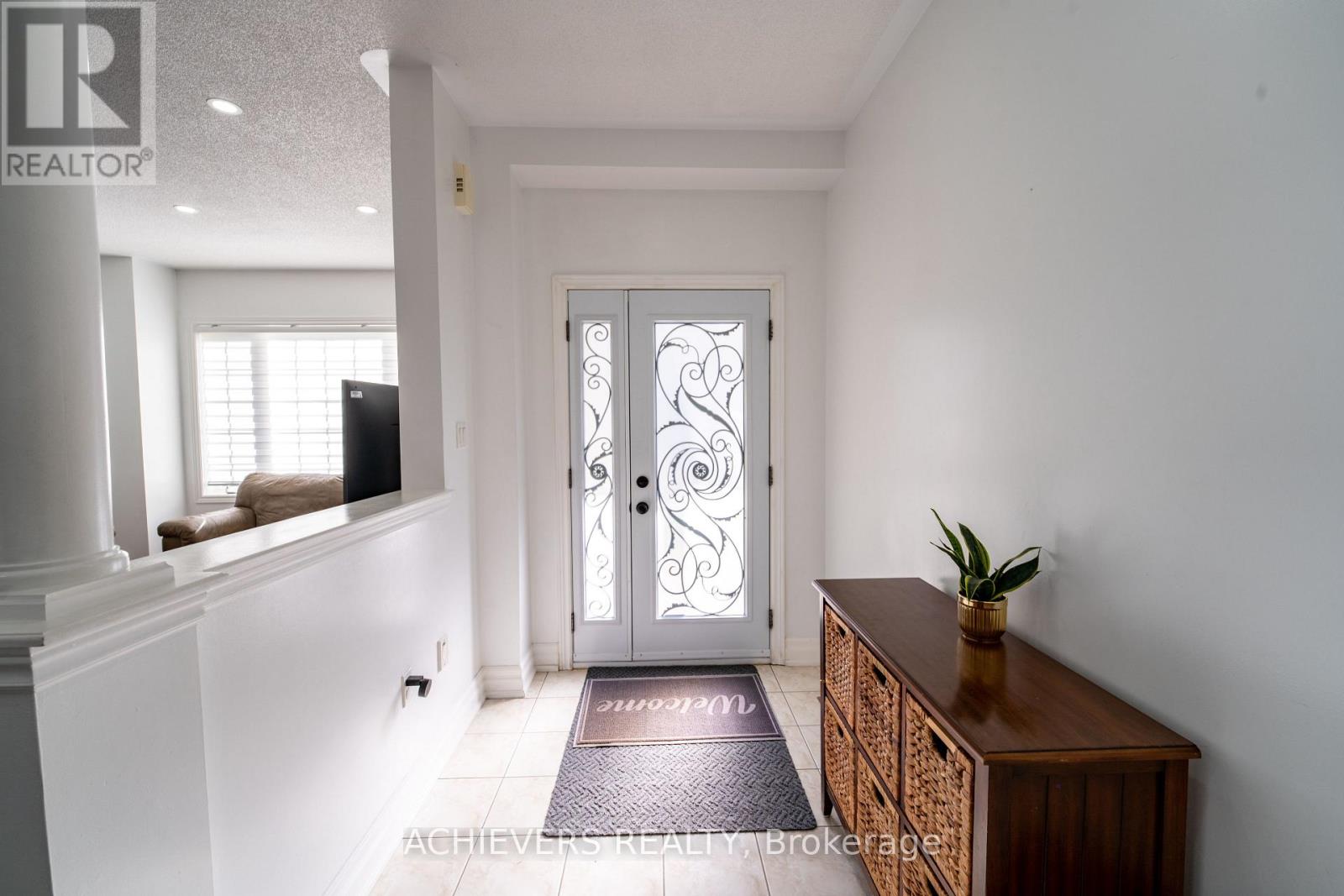 19 Thrushwood Drive, Barrie, Ontario  L4N 0Z1 - Photo 6 - S13136636