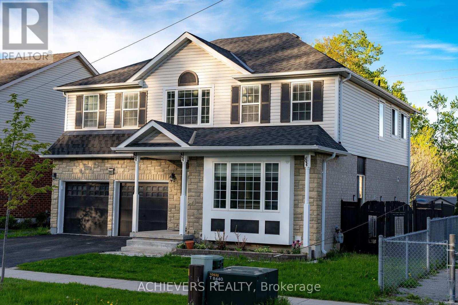19 Thrushwood Drive, Barrie, Ontario  L4N 0Z1 - Photo 2 - S13136636