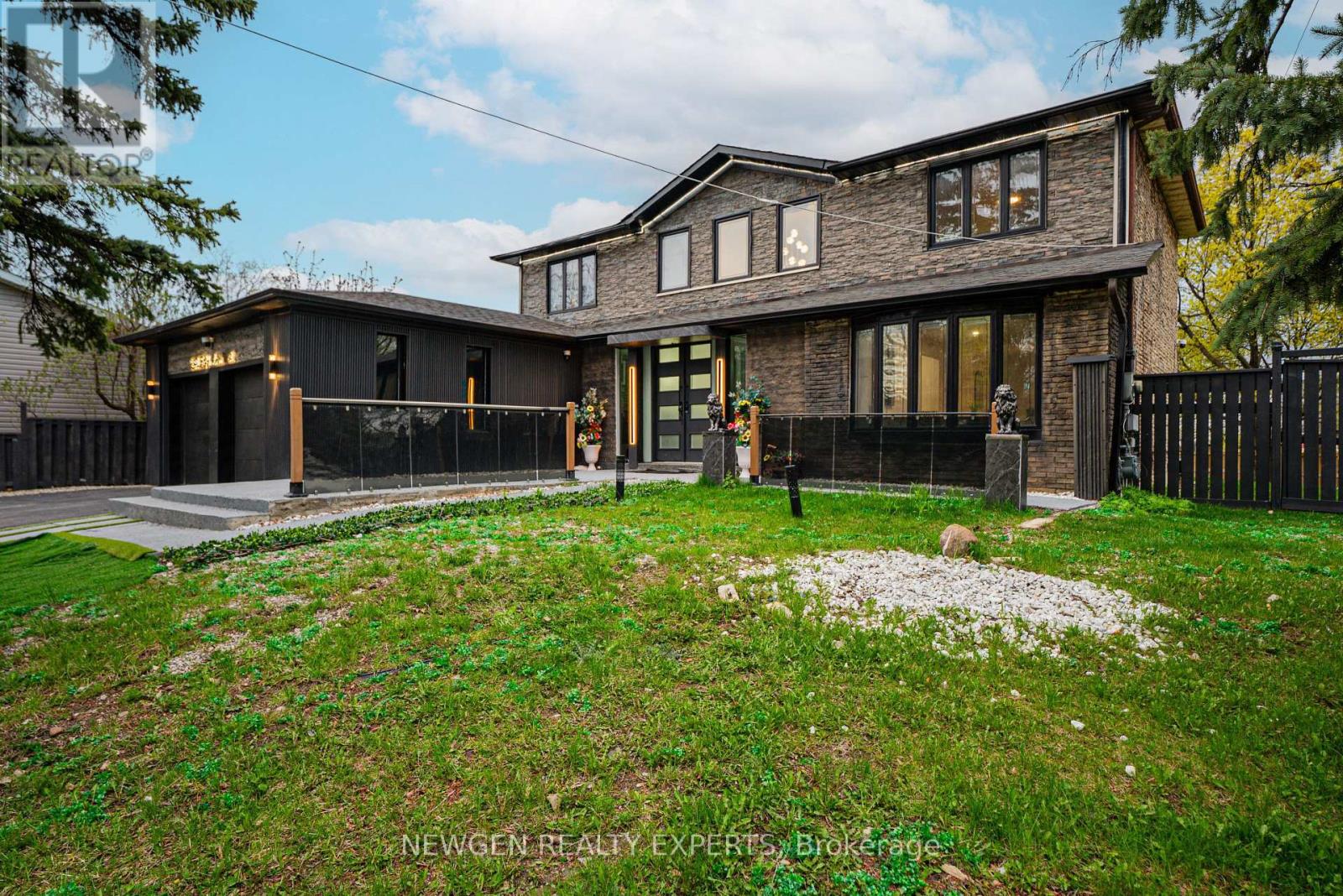 2147 Fifth Line W, Mississauga, Ontario  L5K 2K3 - Photo 2 - W13174218