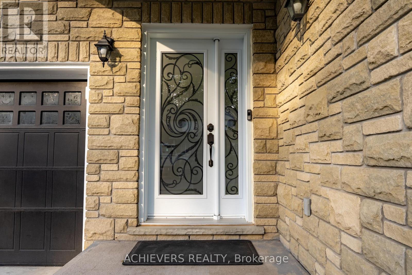 19 Thrushwood Drive, Barrie, Ontario  L4N 0Z1 - Photo 4 - S13136636