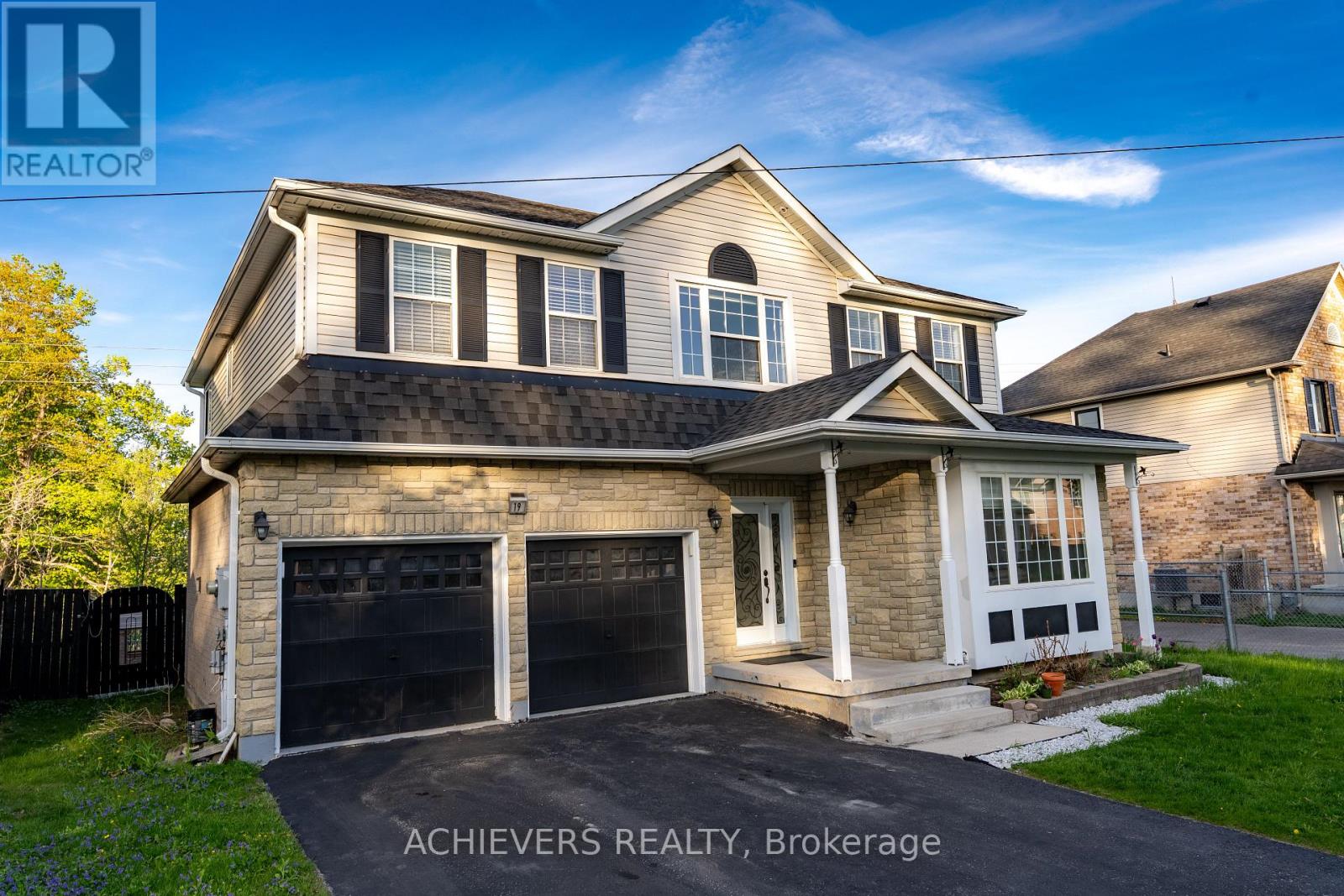 19 Thrushwood Drive, Barrie, Ontario  L4N 0Z1 - Photo 3 - S13136636