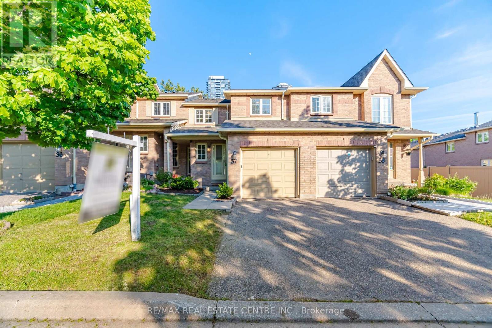 37 - 35 Ceremonial Drive, Mississauga, Ontario  L5R 3G6 - Photo 2 - W13186278