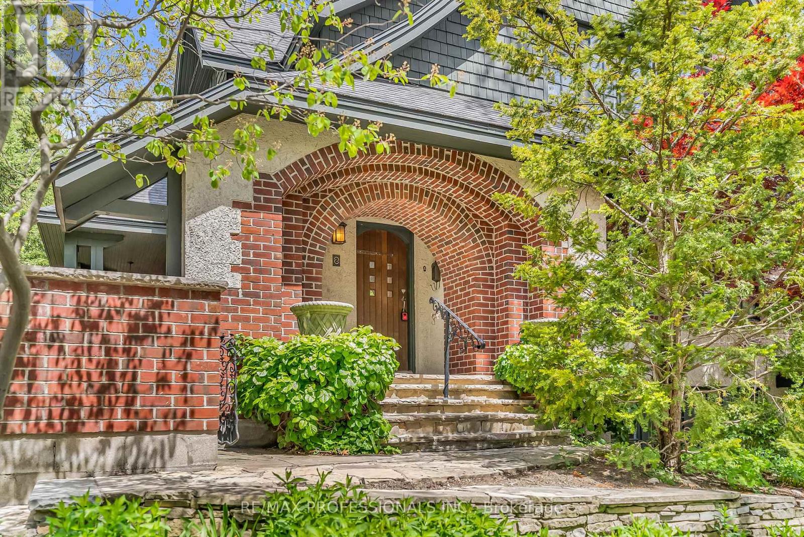 8 Wendigo Way, Toronto, Ontario  M6S 2T9 - Photo 2 - W13186608