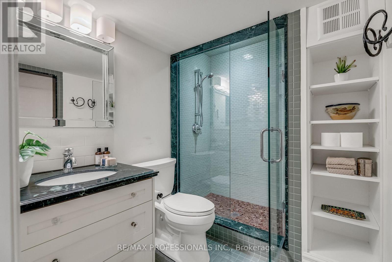 8 Wendigo Way, Toronto, Ontario  M6S 2T9 - Photo 31 - W13186608