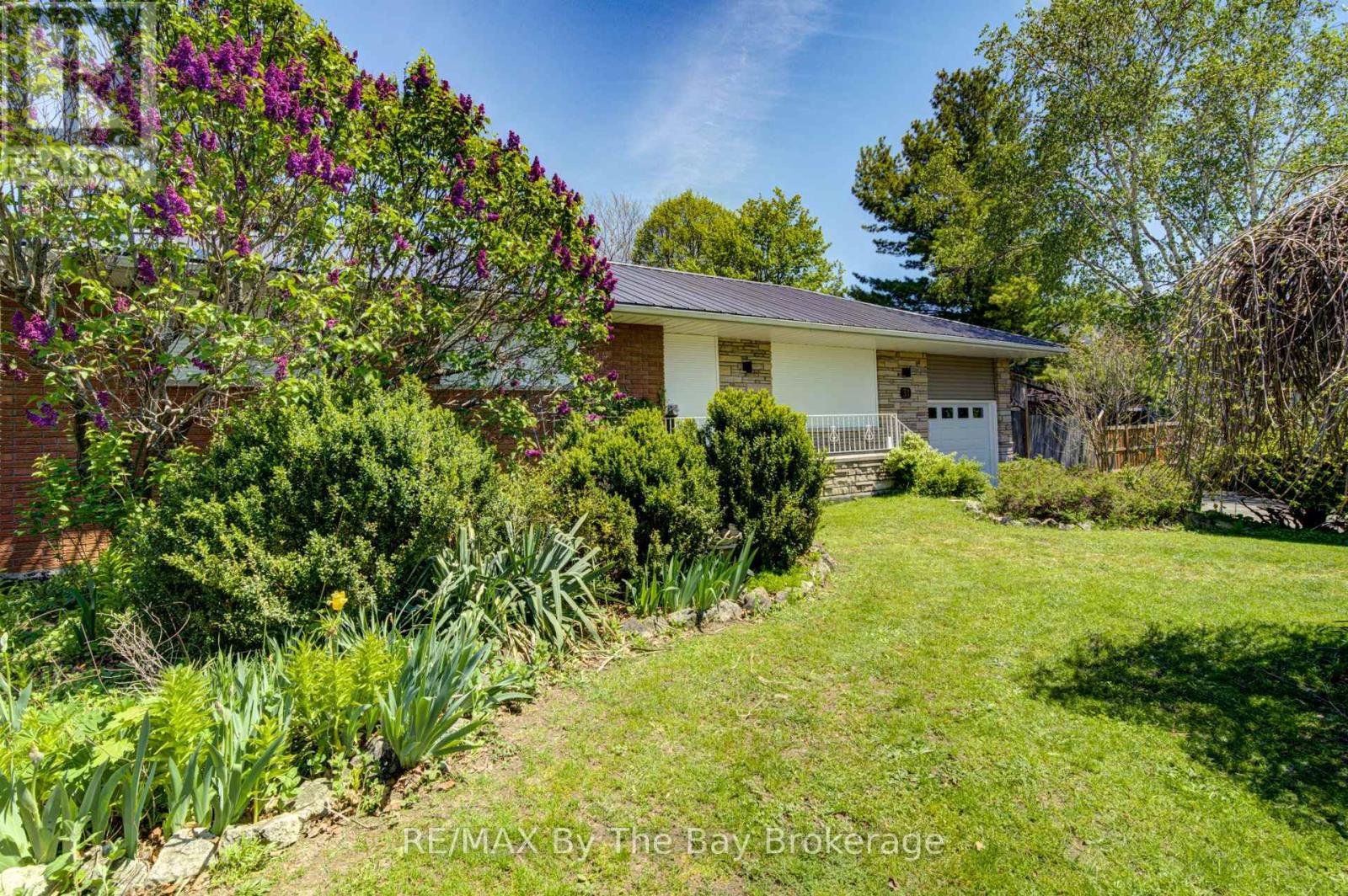 31 Saunders Street, Collingwood, Ontario L9Y 0G3 - Photo 4 - S13018448