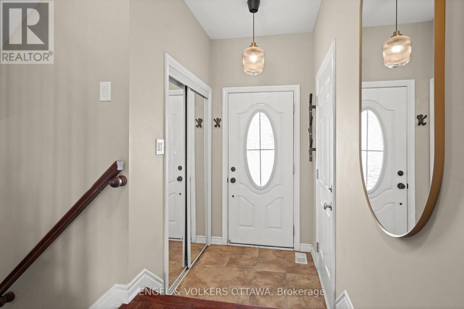 166 Lily Pond Street, Ottawa, Ontario K2M 0J5 - Photo 3 - X13188714